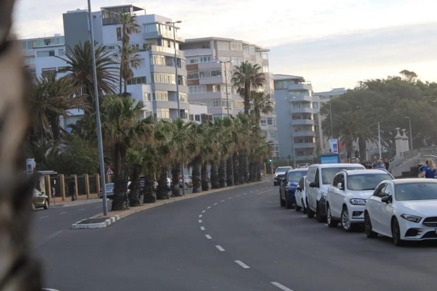 2 Bedroom Property for Sale in Sea Point Western Cape